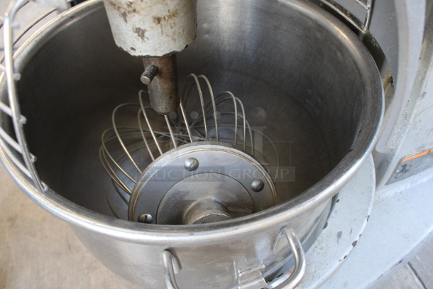 Hobart Legacy Model HL200 Metal Commercial 20 Quart Planetary Mixer w/ Stainless Steel Bowl, Bowl Guard and Whisk Attachment. 100-120 Volts, 1 Phase. 16x21x30. Tested and Working! - Image 5 of 6