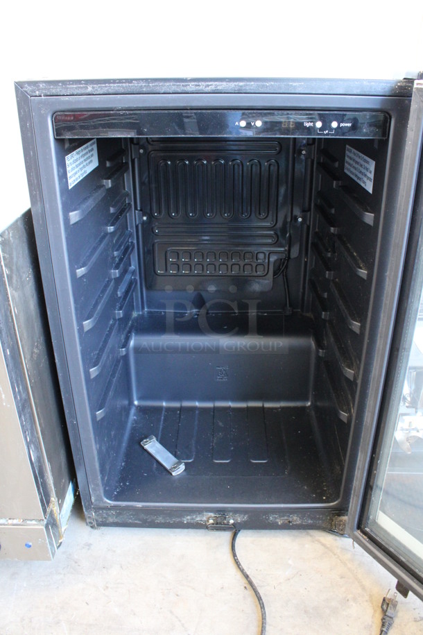 Electrolux Model FFBC46L2QS-1 Metal Mini Cooler Merchandiser. 115 Volts, 1 Phase. 21.5x24.5x33.5. Tested and Working! - Image 3 of 4