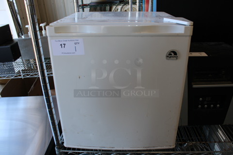 Igloo Model FMP110 Mini Cooler. 115 Volts, 1 Phase. 17.5x18x19.5. Tested and Working!