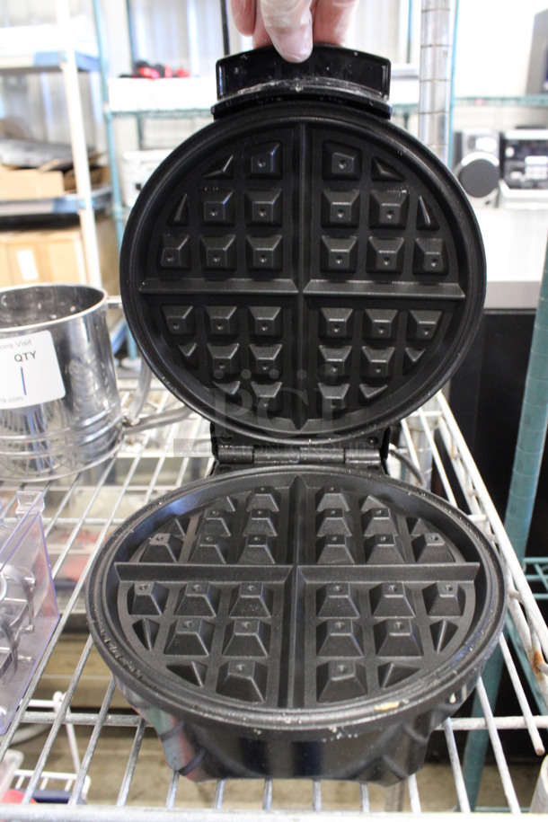 Oster Model CKSTWF2000 Countertop Waffle Maker. 120 Volts, 1 Phase. 8x9.5x4 - Image 3 of 4