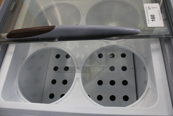Avantco Model 360ADC4HC Metal Commercial Chest Display Freezer Merchandiser on Commercial Casters. 115 Volts, 1 Phase. 26x27x35. Tested and Working! - Image 4 of 5