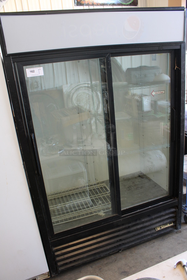 True Model GDM-45 Metal Commercial Double Door Reach In Cooler Merchandiser w/ Poly Coated Racks. 115 Volts, 1 Phase. 51.5x30x79. Tested and Working! - Image 2 of 6