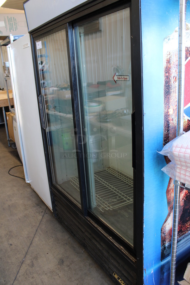 True Model GDM-45 Metal Commercial Double Door Reach In Cooler Merchandiser w/ Poly Coated Racks. 115 Volts, 1 Phase. 51.5x30x79. Tested and Working! - Image 3 of 6