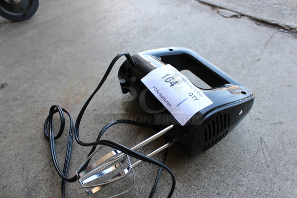 Black Hand Mixer w/ 2 Metal Attachments. 3.5x7x10. Tested and Working! - Image 2 of 4