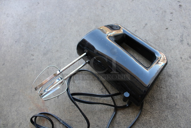 Black Hand Mixer w/ 2 Metal Attachments. 3.5x7x10. Tested and Working! - Image 3 of 4