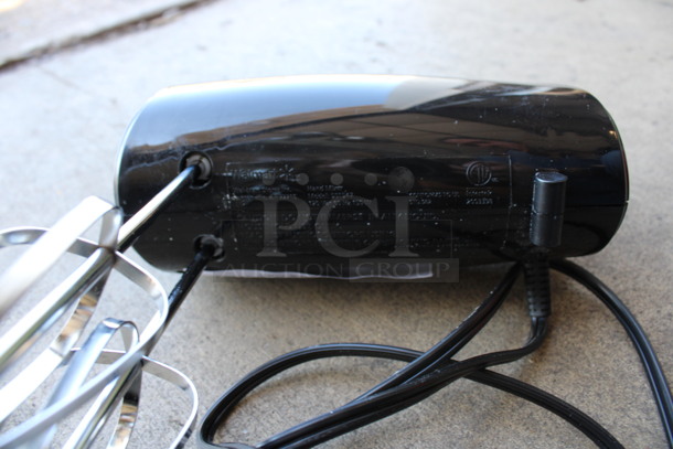 Black Hand Mixer w/ 2 Metal Attachments. 3.5x7x10. Tested and Working! - Image 4 of 4