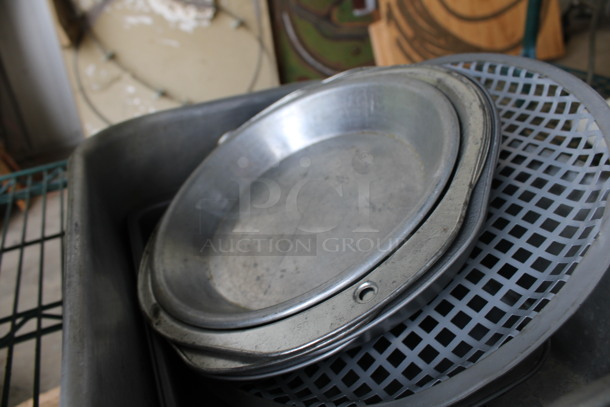 ALL ONE MONEY! Lot of Various Metal Baking Pans! - Image 3 of 4