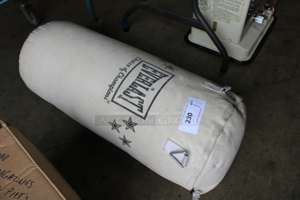 Everlast Punching Bag. 13x13x32 - Image 3 of 4