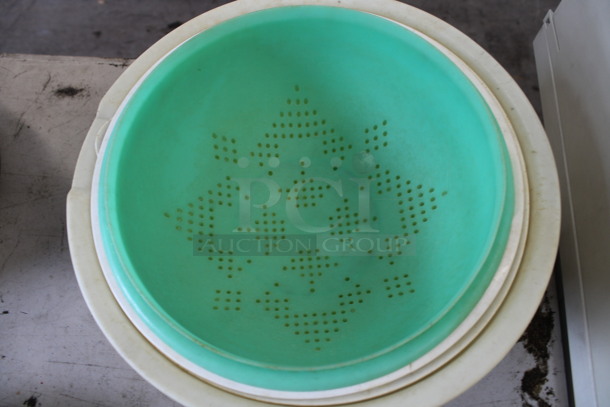 ALL ONE MONEY! Lot of Various Poly Bowls and Metal Colander! Includes 7.5x7.5x4 - Image 4 of 5