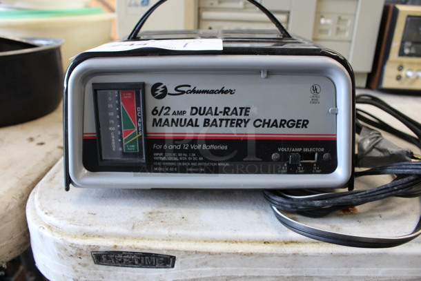 Sohumacher 6/2 AMP Dual Rate Manual Battery Charger. 8x7x4.5 - Image 2 of 3