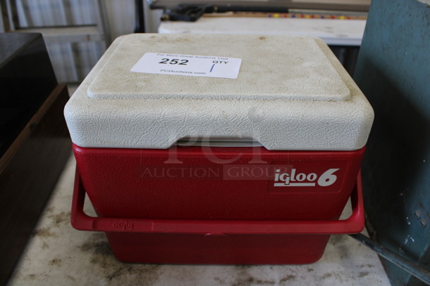 Igloo 6 Red and White Poly Portable Cooler. 11x9x9