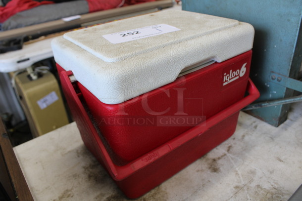 Igloo 6 Red and White Poly Portable Cooler. 11x9x9 - Image 3 of 4
