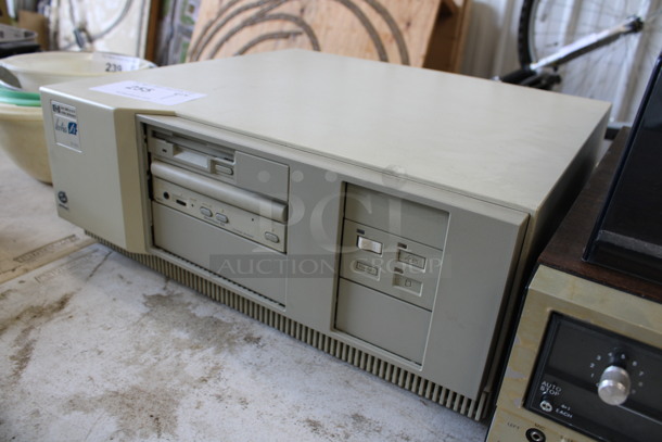 Hewlett Packard HP Vecha XU 5/133C Unit. 17.5x16x6.5 - Image 2 of 4