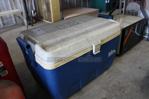 Igloo Blue and White Poly Portable Cooler. 25x14x16 - Image 2 of 3