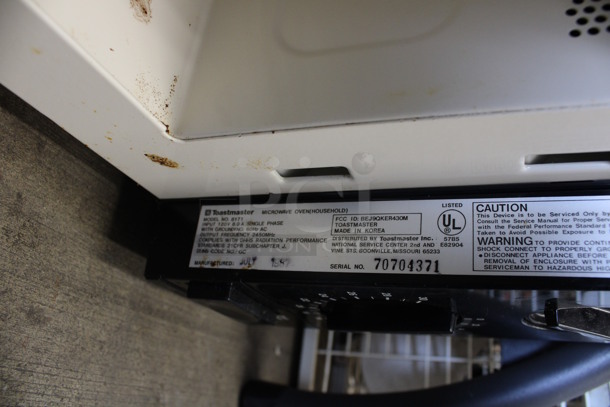 Toastmaster Model 8171 Metal Countertop Microwave Oven w/ Plate. 120 Volts, 1 Phase. 19x13x12 - Image 4 of 4