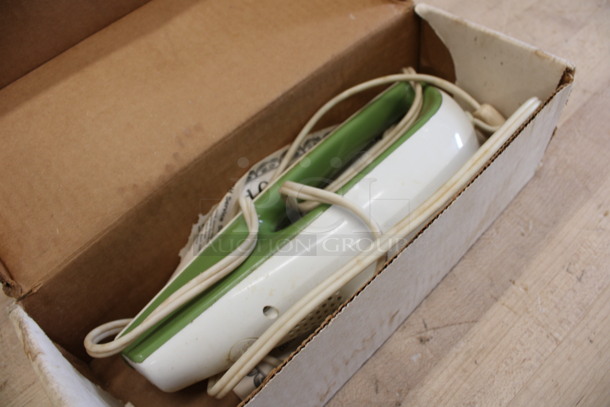 IN ORIGINAL BOX! Hamilton Beach Electric Knife.  - Image 2 of 3