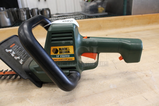 Black & Decker 18" Electric Hedge Trimmer. 31x10x8. Tested and Working! - Image 3 of 5