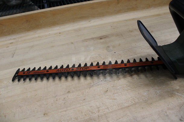 Black & Decker 18" Electric Hedge Trimmer. 31x10x8. Tested and Working! - Image 4 of 5