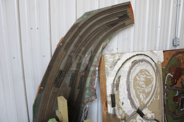 ALL ONE MONEY! Lot of 6 Various Items / Model Train Tabletops! Includes 53x25x40 - Image 3 of 7