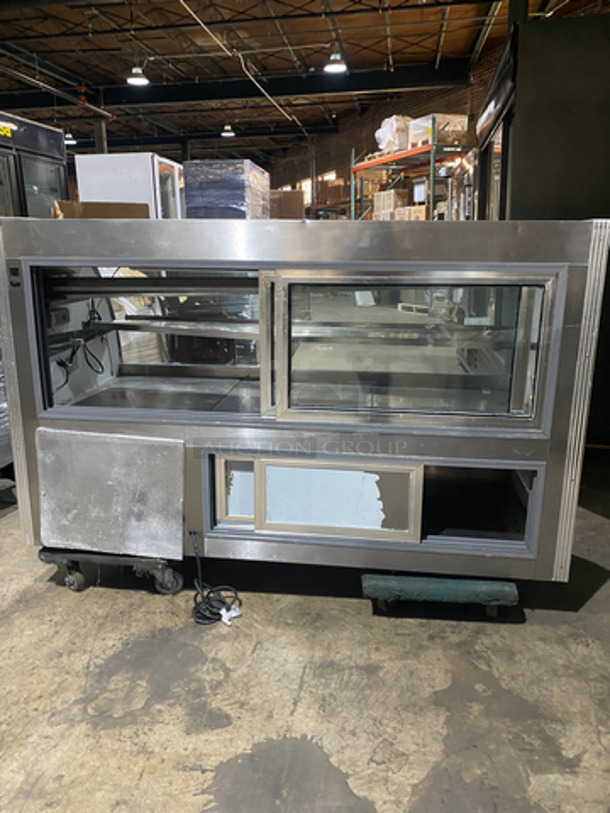 2007 Leader Commercial Refrigerated Bakery/Deli Case! With Curved Front Glass! With 2 Sliding Rear Access Doors! All Stainless Steel Body! Model CDL72 Serial PQ101363! 115V 1Phase!  - Image 3 of 9