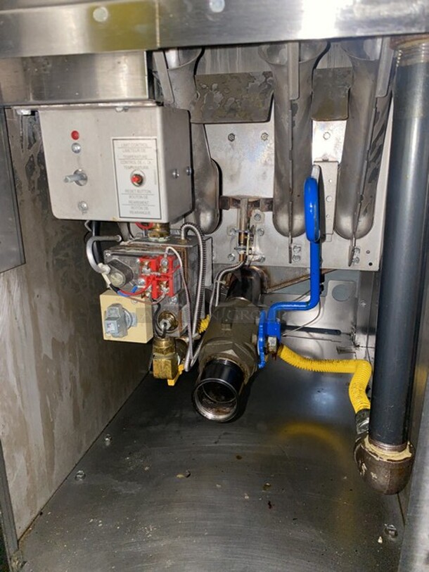 WOW! Southbend Natural Gas Powered PRO SERIES Dual Bay 4 Burner Deep Fat Fryer! With Dump Station! High Recovery! With New Baskets! All S.S.! On Commercial Casters!  - Image 8 of 12