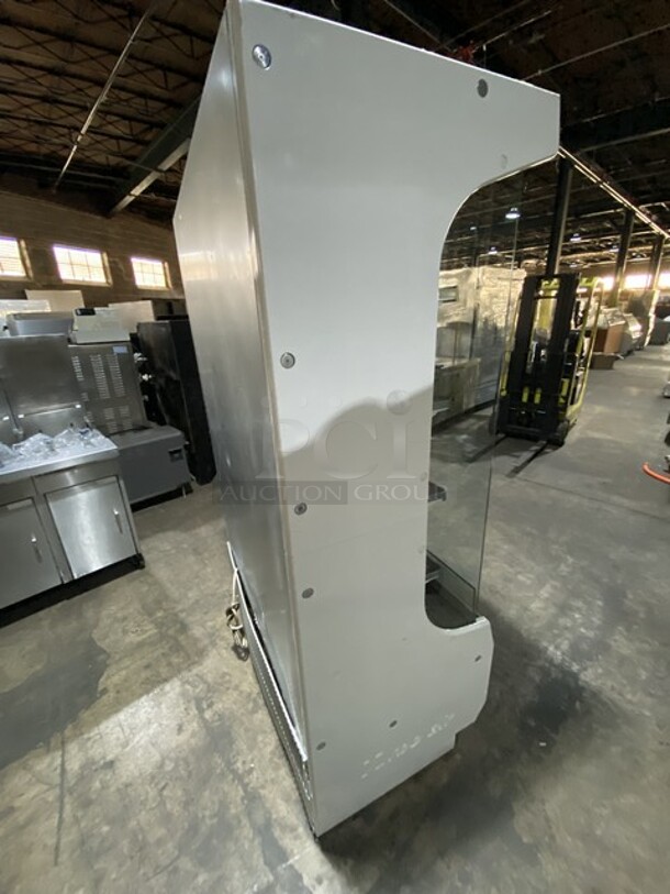 Nice! Turbo Air Refrigerated Open Grab-N-Go Merchandiser Case! Model TOM50W Serial TOM5016X027! 1Phase!  - Image 4 of 9
