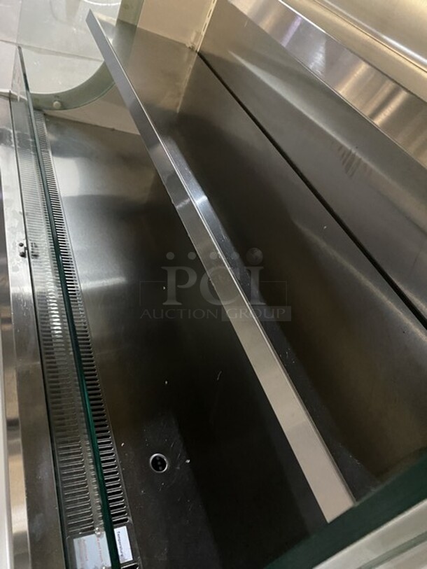 Nice! Turbo Air Refrigerated Open Grab-N-Go Merchandiser Case! Model TOM50W Serial TOM5016X027! 1Phase!  - Image 6 of 9