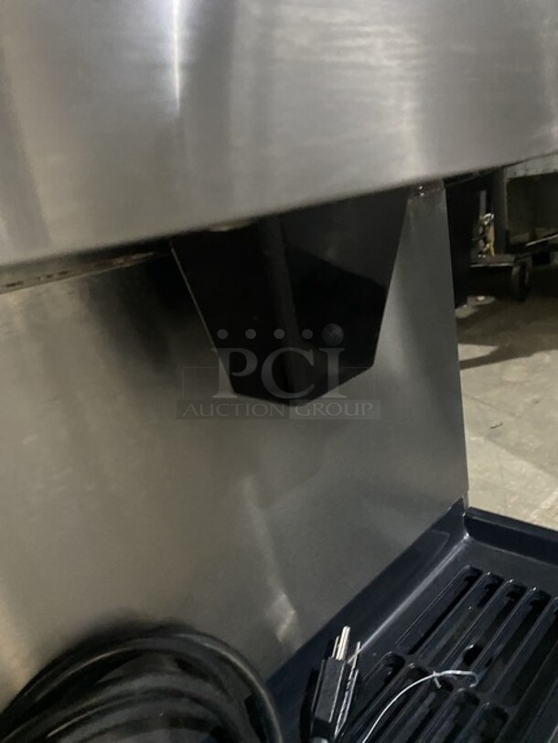 Sweet! Hoshizaki Counter Top Ice/Water Machine Dispenser Combo! Model DCM270BAH Serial F09080E! 115V 1 Phase! On Legs!  - Image 7 of 8