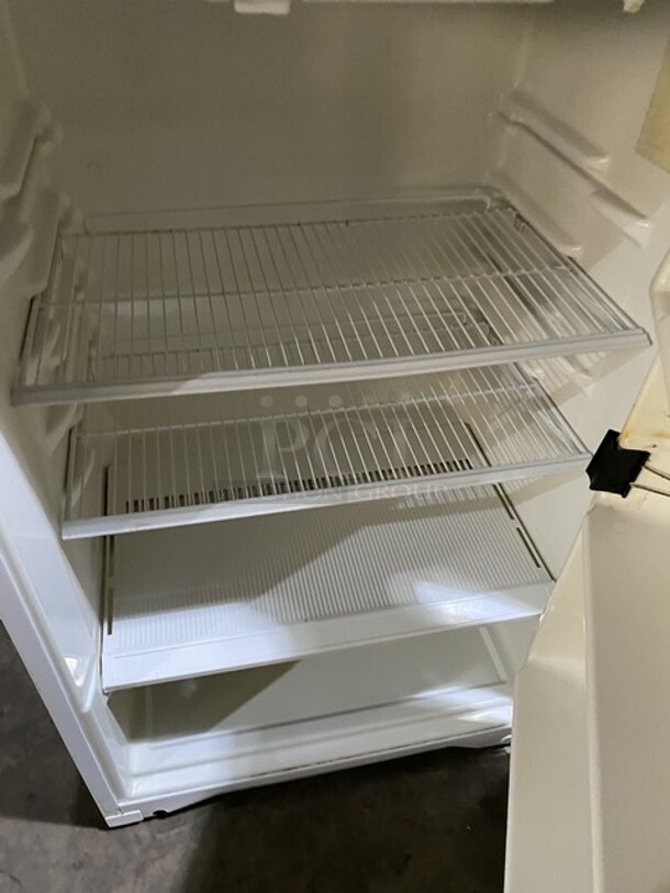 WCI Refrigerator/Freezer Combo! Model MRT13CREWO Serial BA64316391! 115V 1 Phase!  - Image 6 of 8