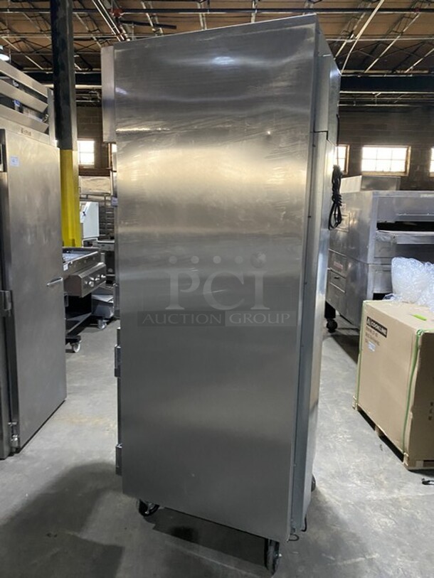 Amazing! 2016 Late Model! True 2 Door Reach In Cooler & Freezer Combo! Dual Zone! Model STG1DT-2HS Serial 8629915! 115V 1 Phase!  On Commercial Casters! Working When Removed!  - Image 4 of 9