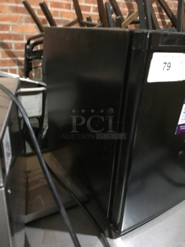 SWEET! 2017 Black IGIOO Mini 1 Single Door Household Refrigerator! - Image 2 of 7