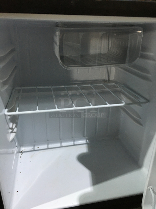 SWEET! 2017 Black IGIOO Mini 1 Single Door Household Refrigerator! - Image 6 of 7
