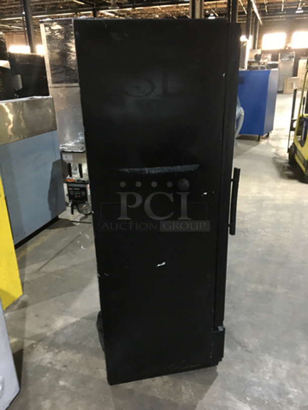 True One Glass Door Reach In Cooler Merchandiser! Model GDM12 Serial 13074228! 115V 1 Phase! With Poly Coated Racks!  - Image 3 of 8