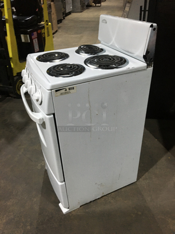 Summit Electric Powered 4 Burner Range! With Oven!   - Image 2 of 10