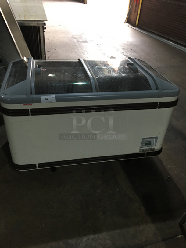 AHT Malta Commercial Freezer/Cooler!
With Glass Lid Top & Interior Lighting! 120 Volts 1 Phase! - Image 1 of 7