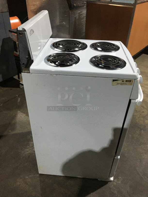 Summit Electric Powered 4 Burner Range! With Oven!   - Image 4 of 10