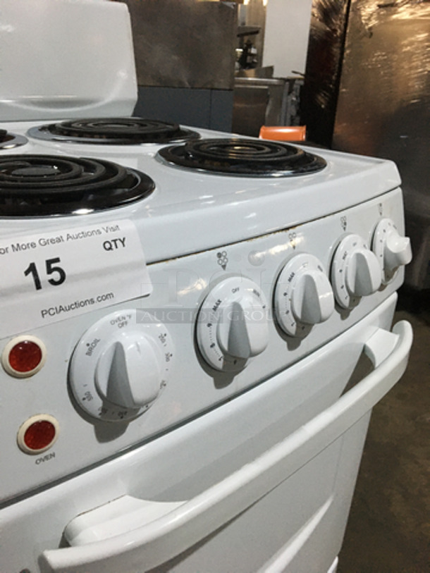 Summit Electric Powered 4 Burner Range! With Oven!   - Image 7 of 10