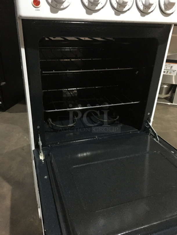 Summit Electric Powered 4 Burner Range! With Oven!   - Image 8 of 10