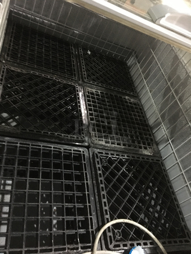 AHT Malta Commercial Freezer/Cooler!
With Glass Lid Top & Interior Lighting! 120 Volts 1 Phase! - Image 6 of 7