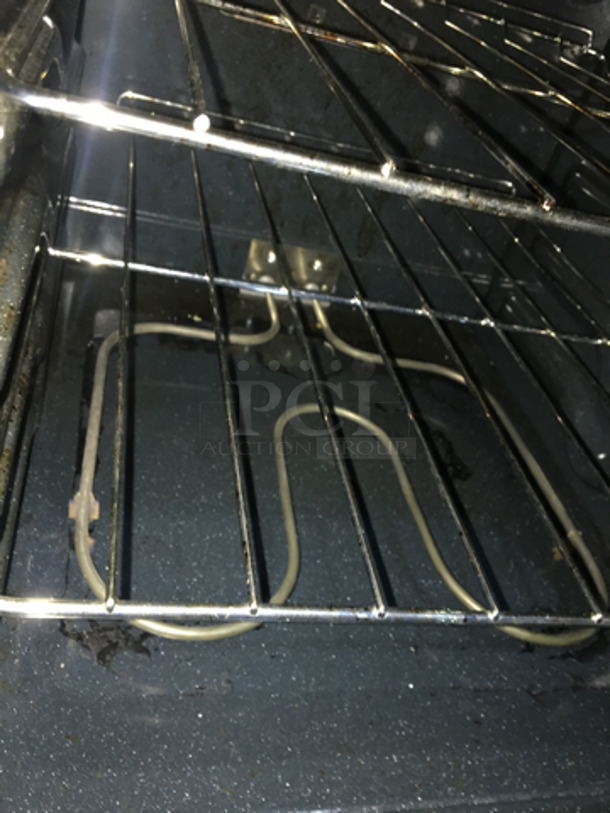 Summit Electric Powered 4 Burner Range! With Oven!   - Image 9 of 10