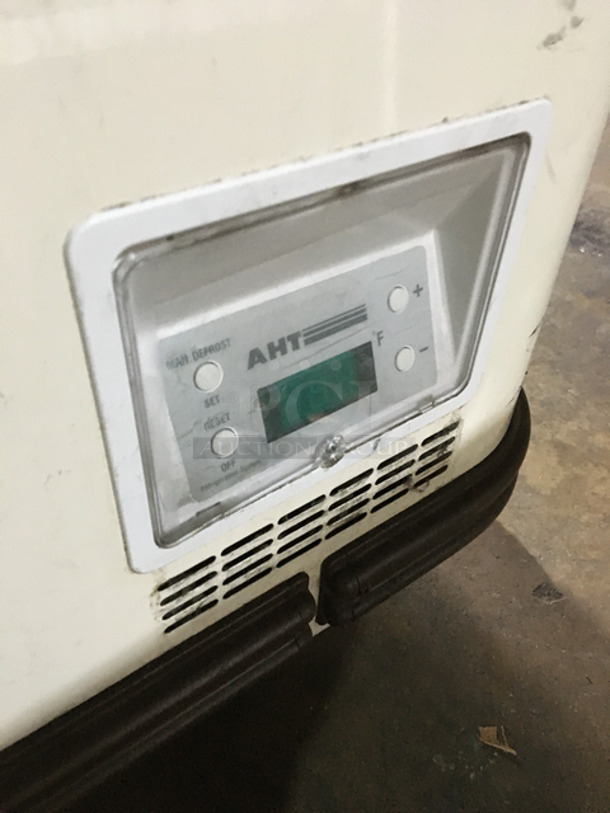 AHT Malta Commercial Freezer/Cooler!
With Glass Lid Top & Interior Lighting! 120 Volts 1 Phase! - Image 7 of 7