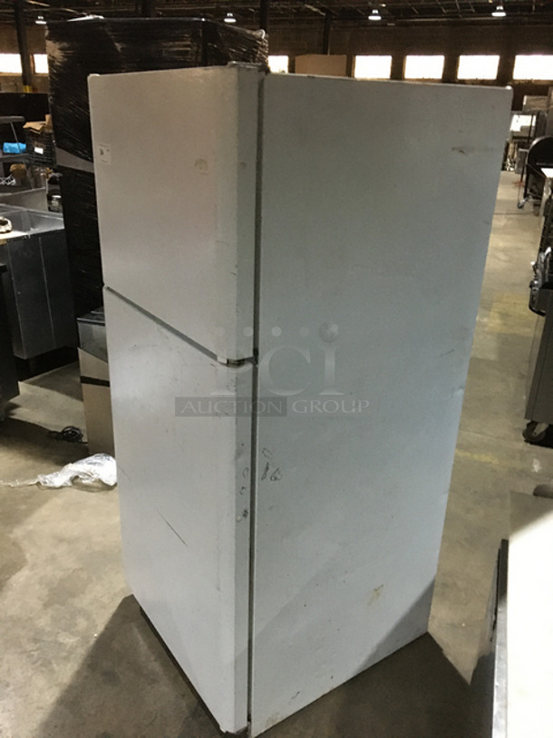 Electrolux White Home Refrigerator With Top Freezer! 115 Volts ! - Image 2 of 9