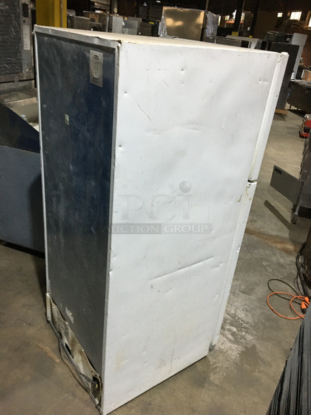 Electrolux White Home Refrigerator With Top Freezer! 115 Volts ! - Image 4 of 9
