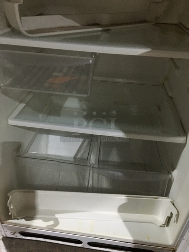 Electrolux White Home Refrigerator With Top Freezer! 115 Volts ! - Image 6 of 9