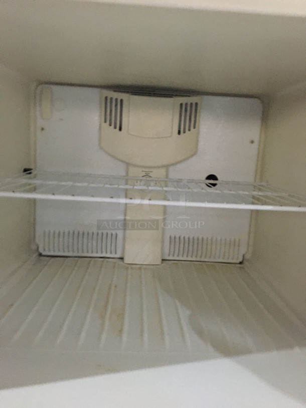 Electrolux White Home Refrigerator With Top Freezer! 115 Volts ! - Image 7 of 9