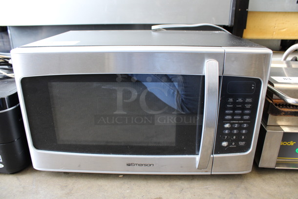2011 Emerson Model MW1161SB Countertop Microwave Oven w/ Plate. 120 Volts, 1 Phase. 20.5x15x12