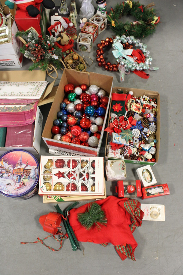 ALL ONE MONEY! Lot of Various Christmas Decorations Including Ornaments and Garland! (Room 130) - Image 4 of 8