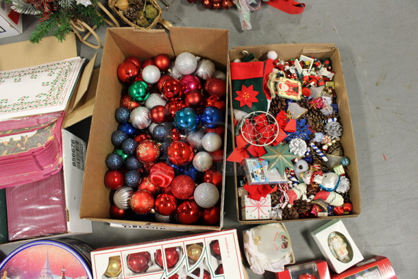 ALL ONE MONEY! Lot of Various Christmas Decorations Including Ornaments and Garland! (Room 130) - Image 6 of 8