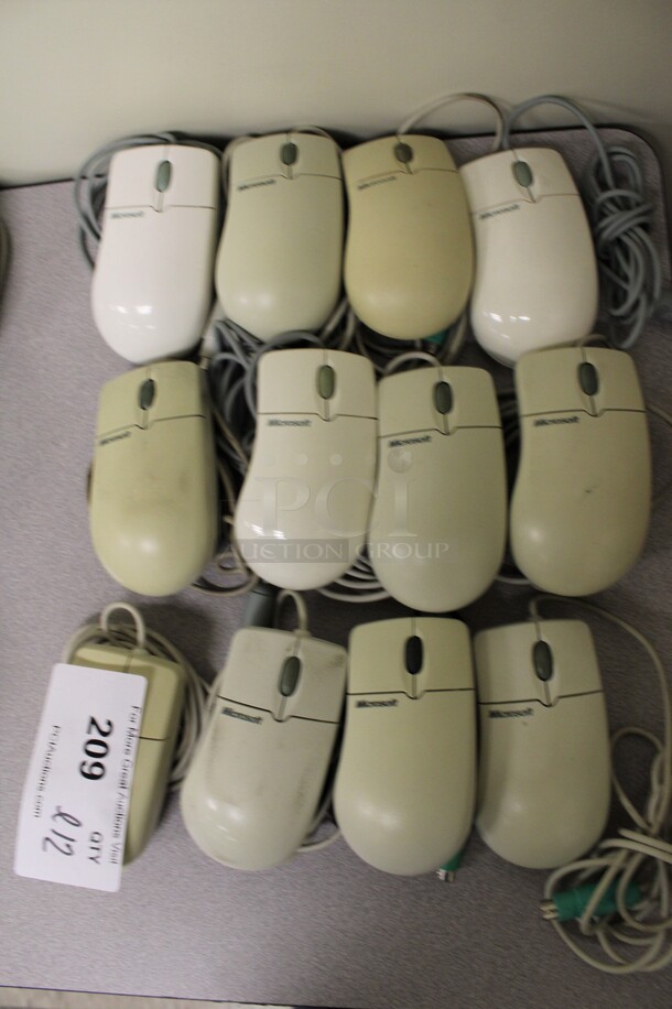 ALL ONE MONEY! Lot of 12 Microsoft Computer Mouse! 2.5x4.5x1.5. (Room 105)