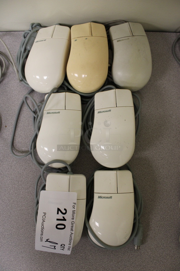 ALL ONE MONEY! Lot of 7 Microsoft Computer Mouse! 2.5x4.5x1.5. (Room 105)